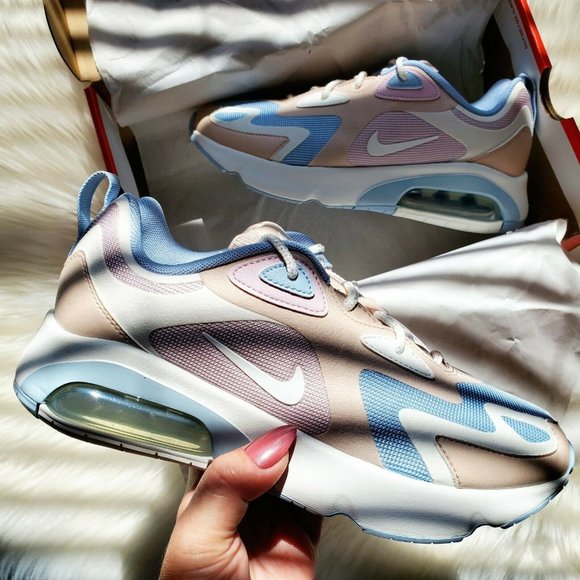 Nike Shoes - Nike Air Max 200